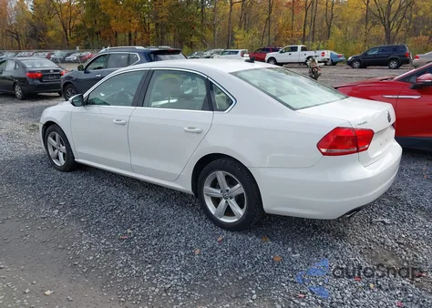 2012 Volkswagen Passat 2.5L Se z USA, uszkodzony, nr VIN 1VWBP7A39CC014761